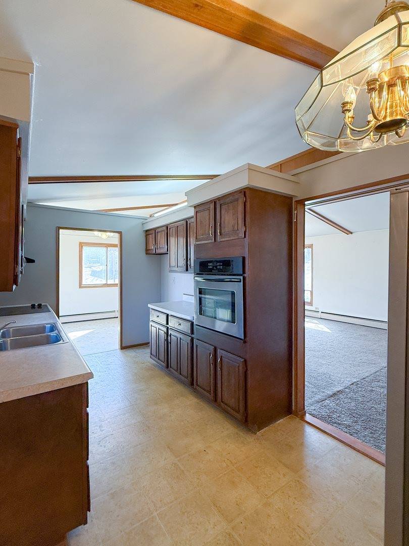 710 North Greenfield Drive, Freeport, IL 61032
