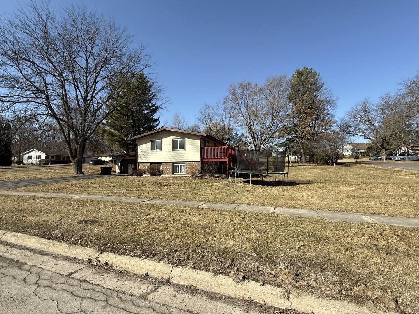 710 North Greenfield Drive, Freeport, IL 61032