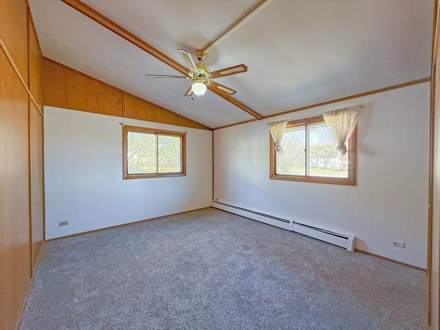 710 North Greenfield Drive, Freeport, IL 61032