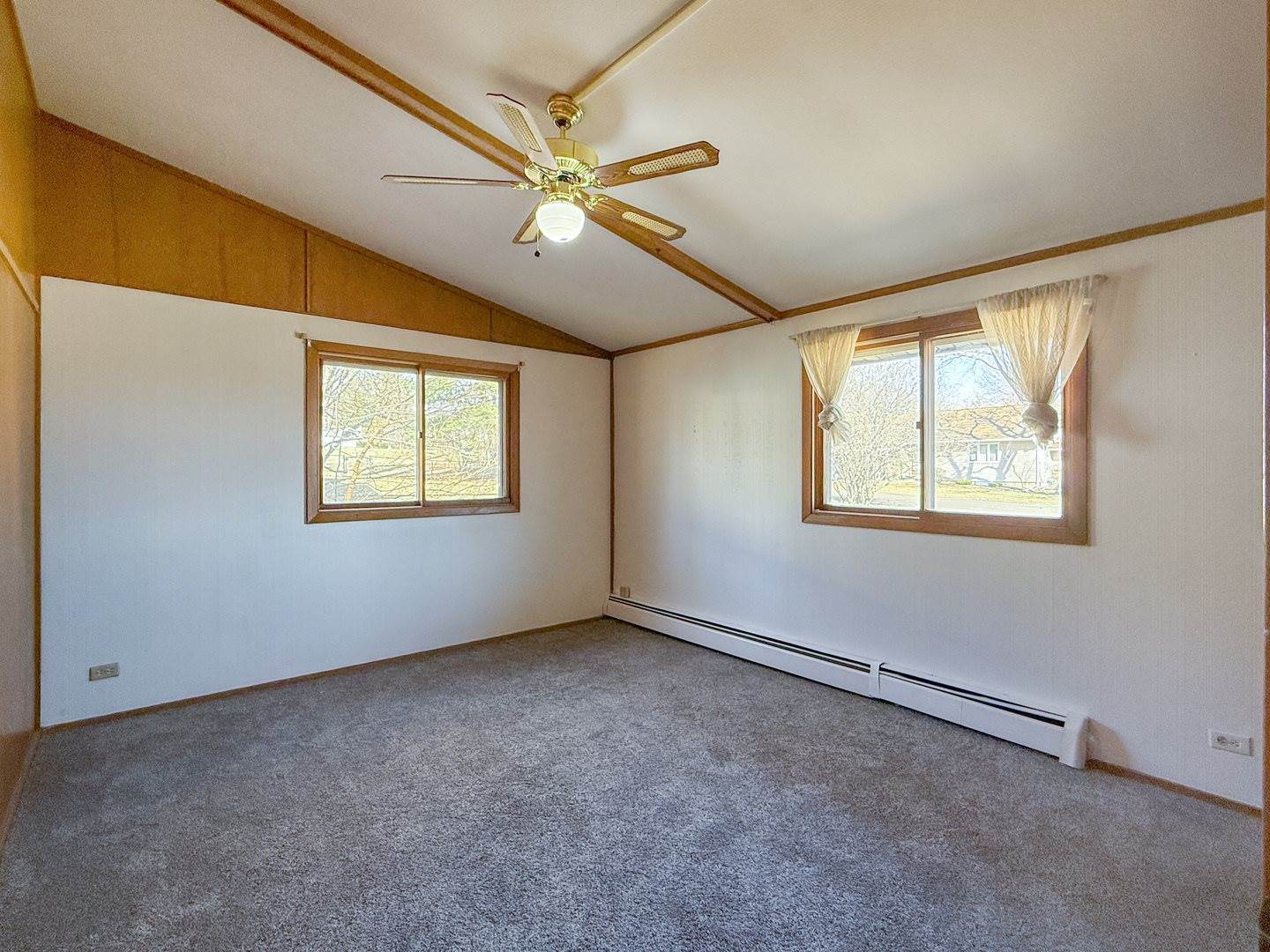710 North Greenfield Drive, Freeport, IL 61032