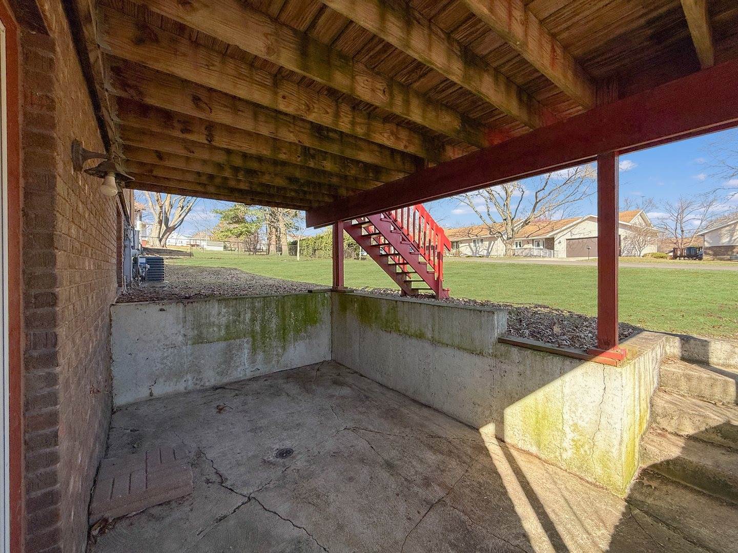 710 North Greenfield Drive, Freeport, IL 61032
