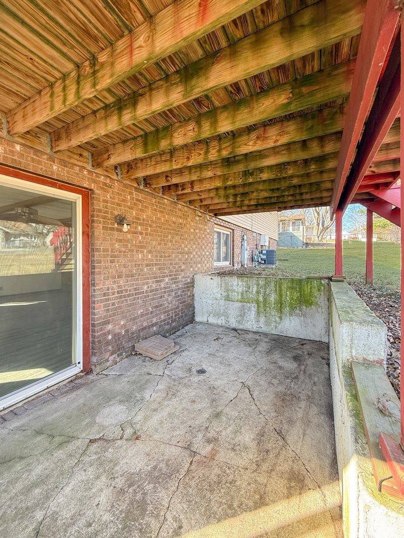 710 North Greenfield Drive, Freeport, IL 61032
