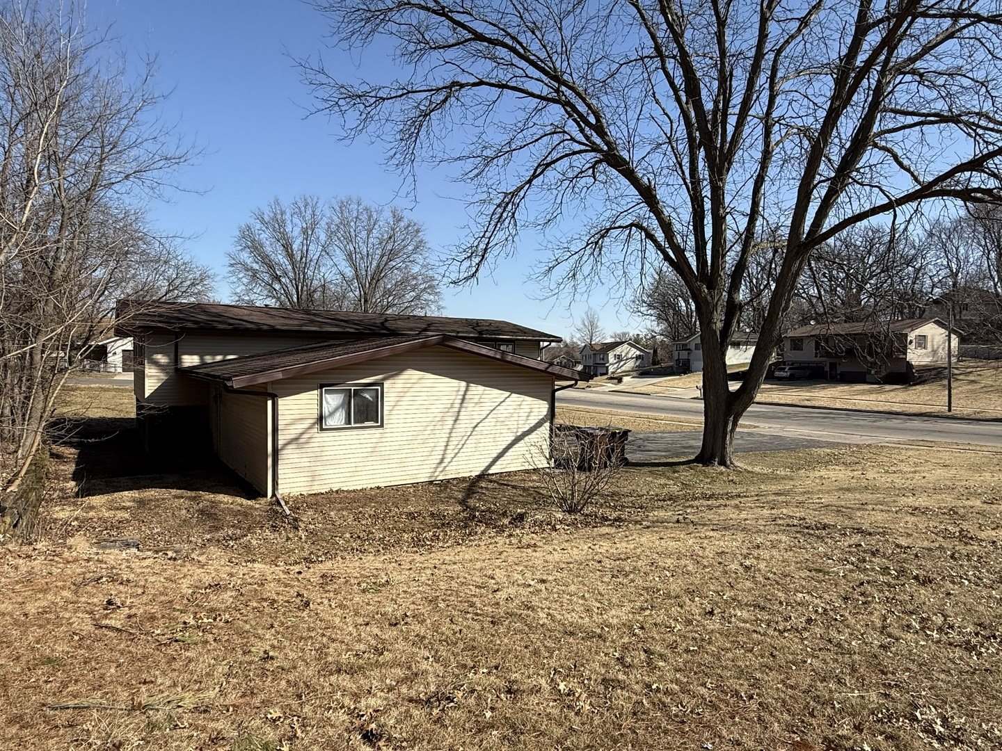 710 North Greenfield Drive, Freeport, IL 61032