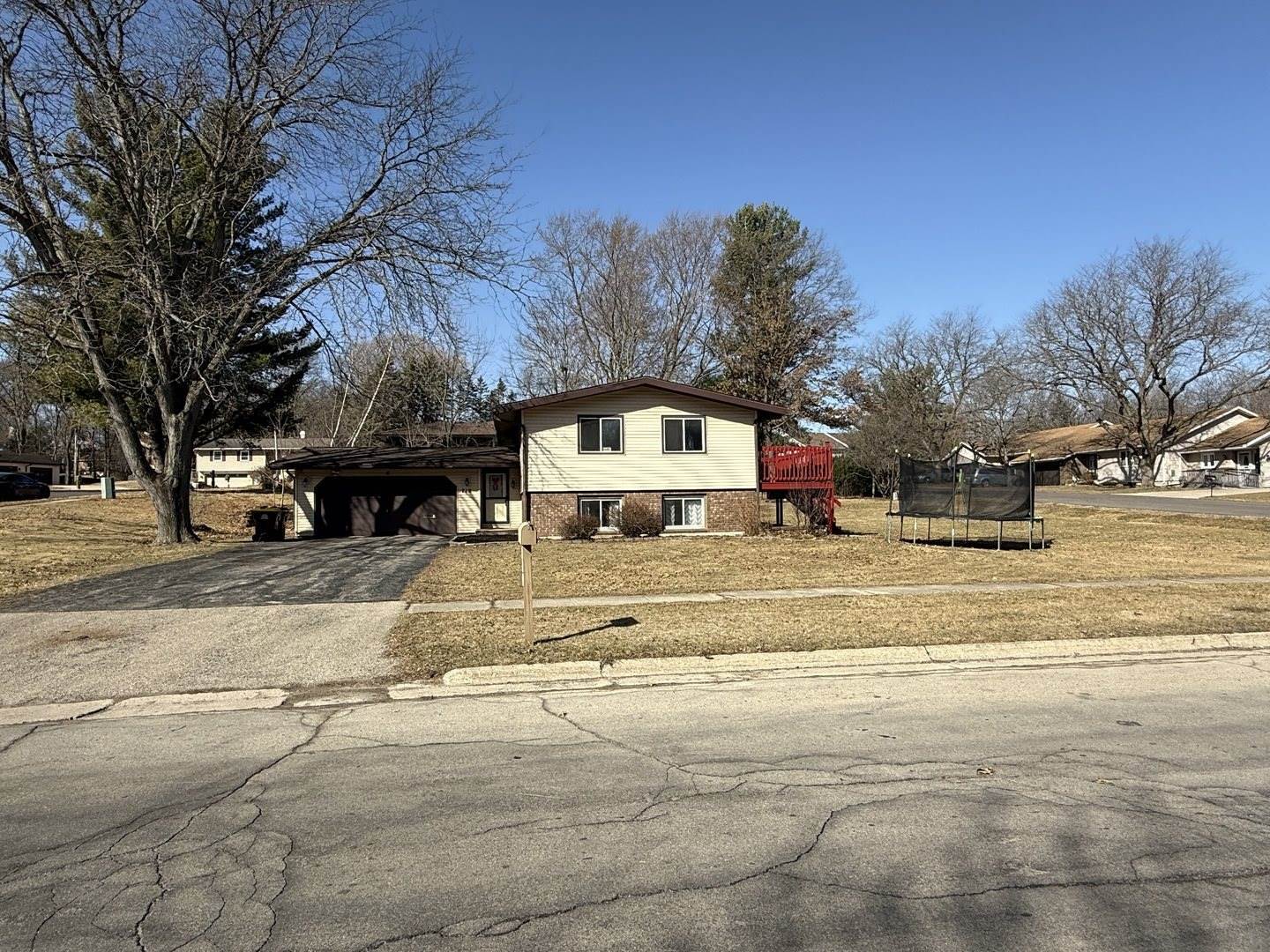710 North Greenfield Drive, Freeport, IL 61032