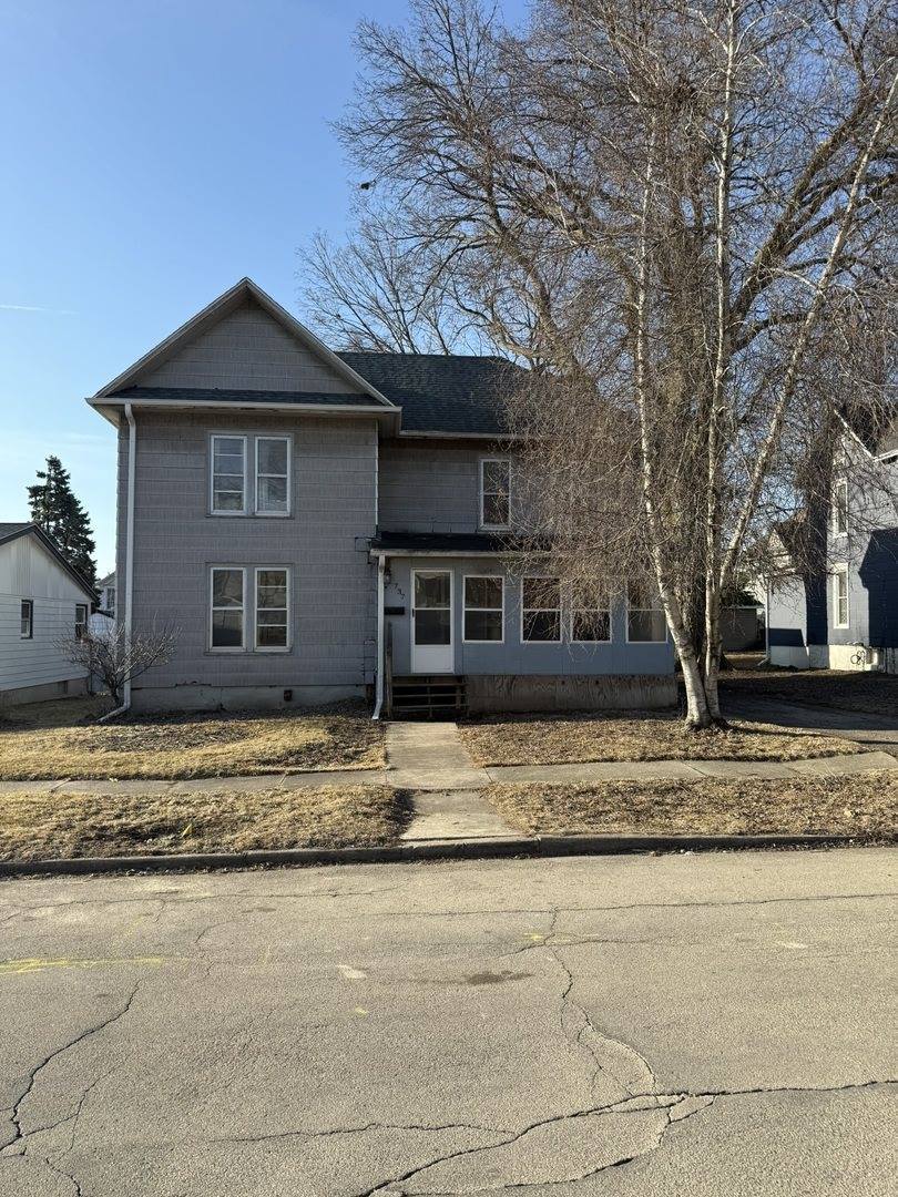 737 West Pleasant Street, Freeport, IL 61032