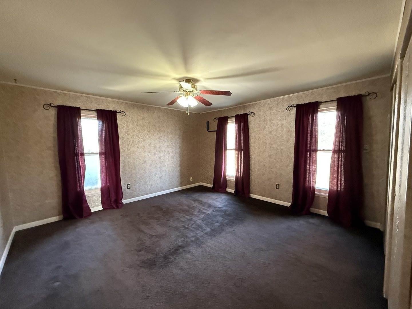 737 West Pleasant Street, Freeport, IL 61032