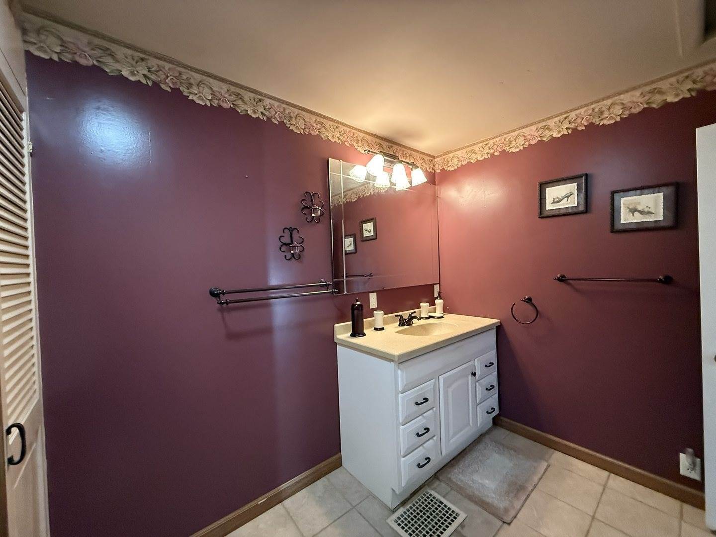 737 West Pleasant Street, Freeport, IL 61032