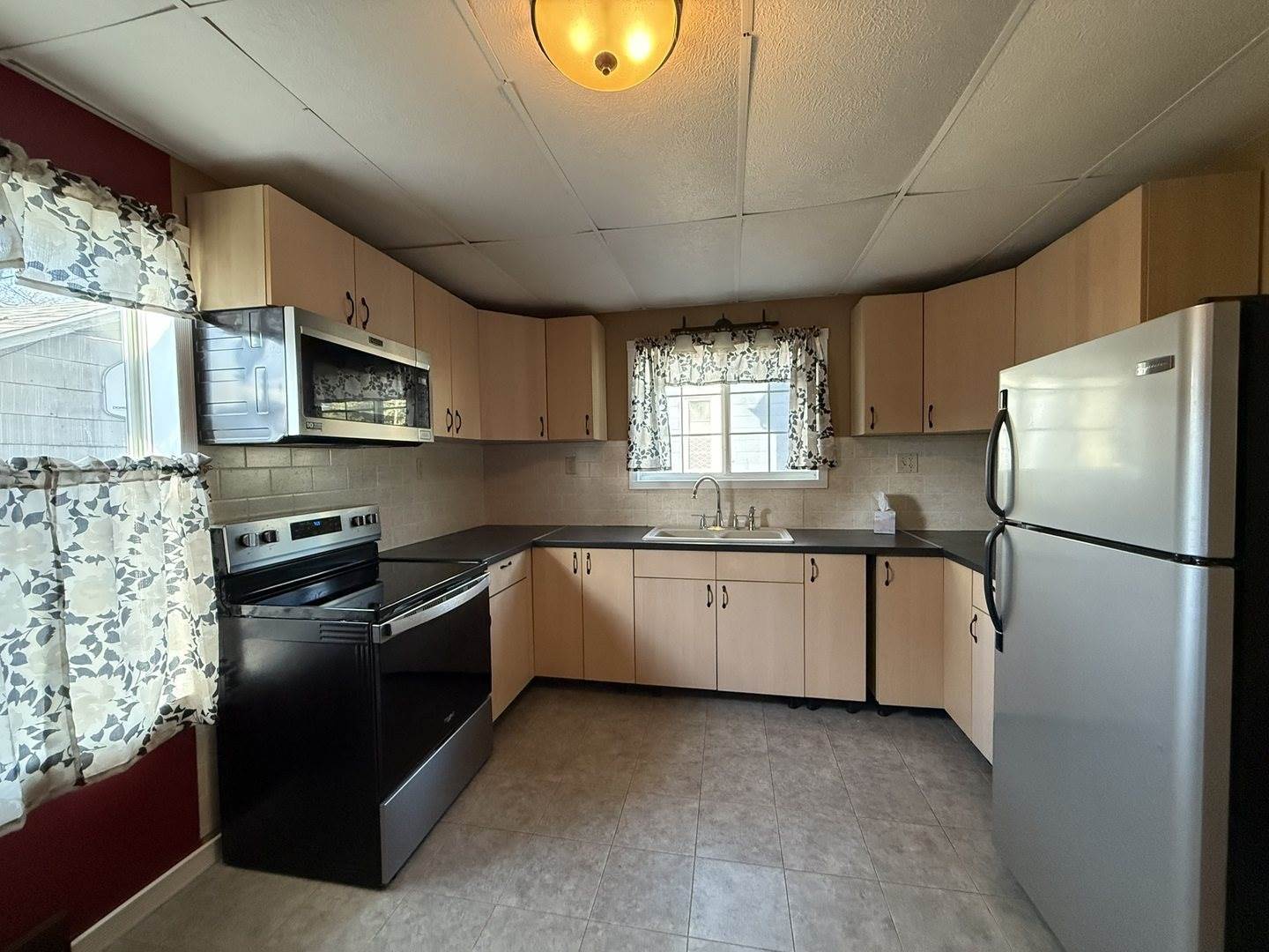 737 West Pleasant Street, Freeport, IL 61032