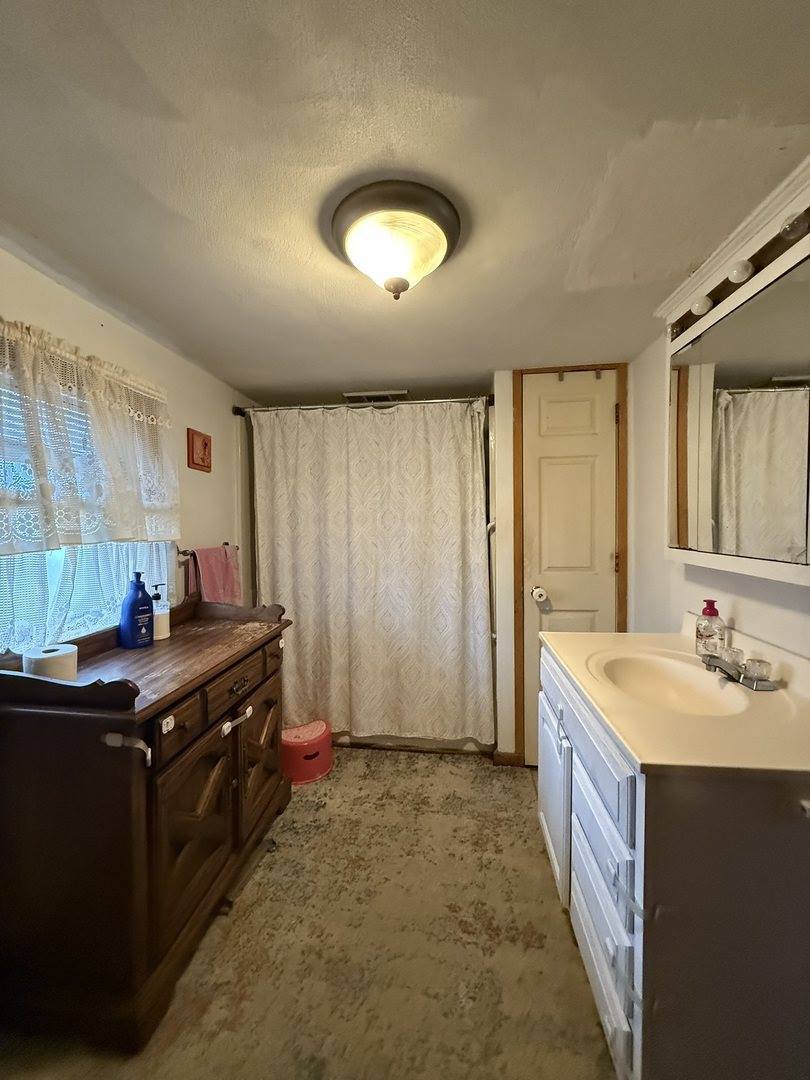 108 Washington Street, Ridott, IL 61067