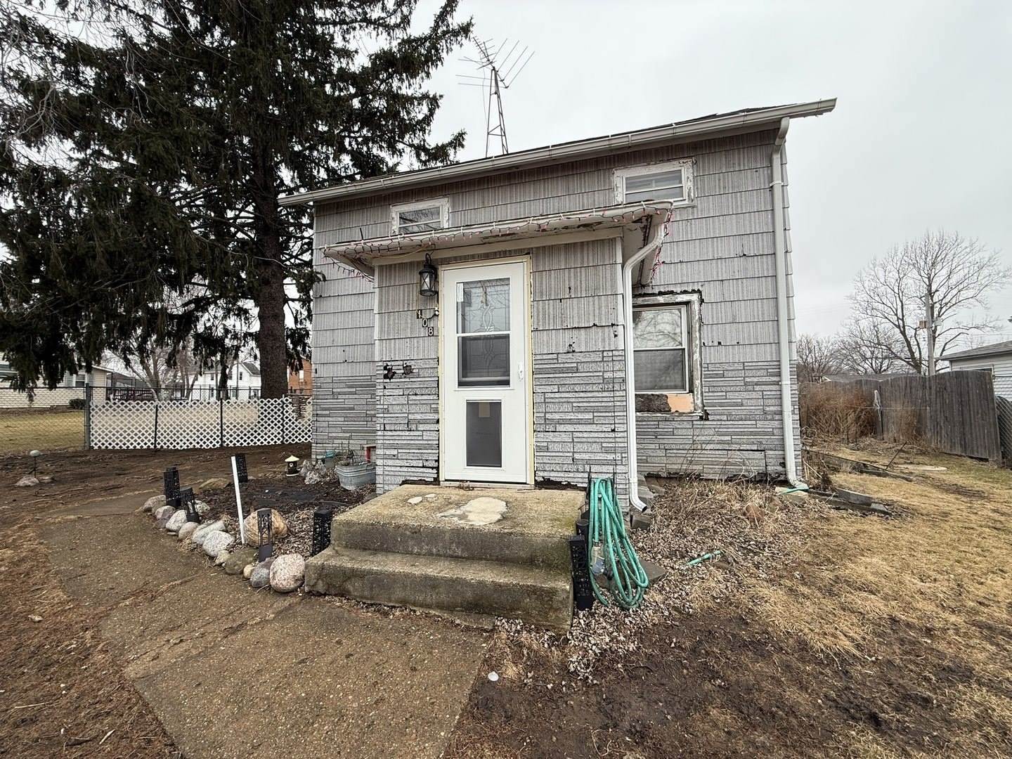 108 Washington Street, Ridott, IL 61067