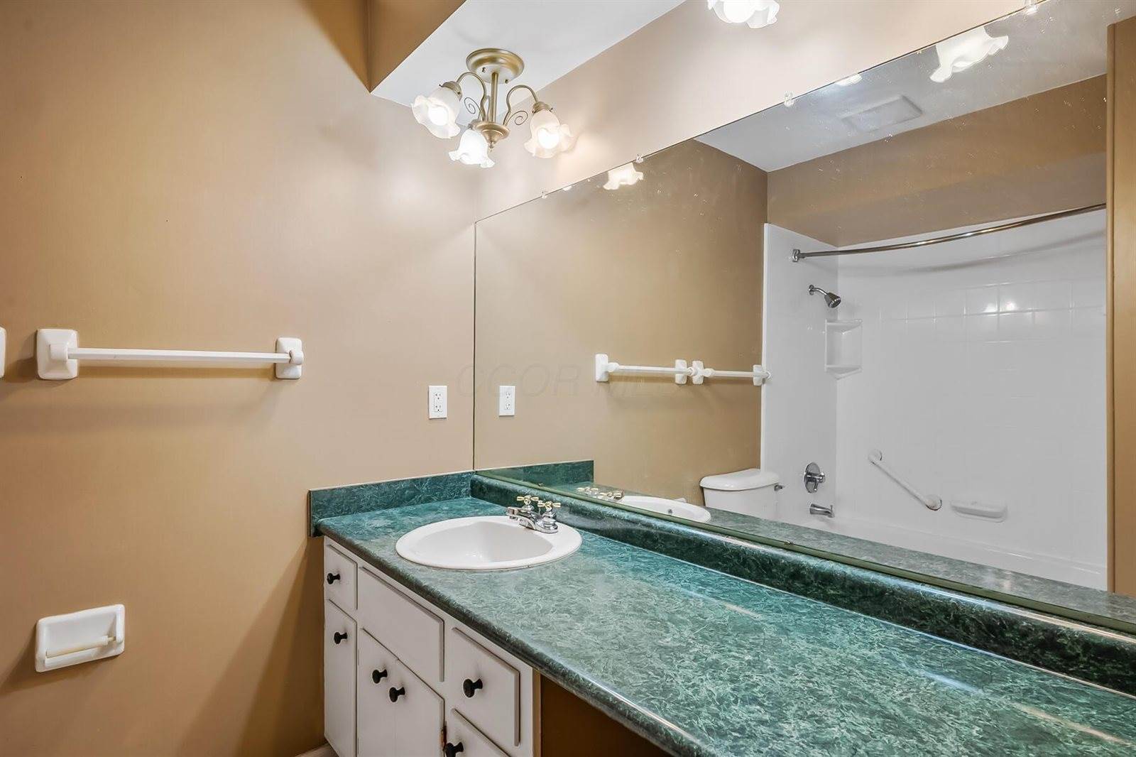 32 Coventry Road, Delaware, OH 43015