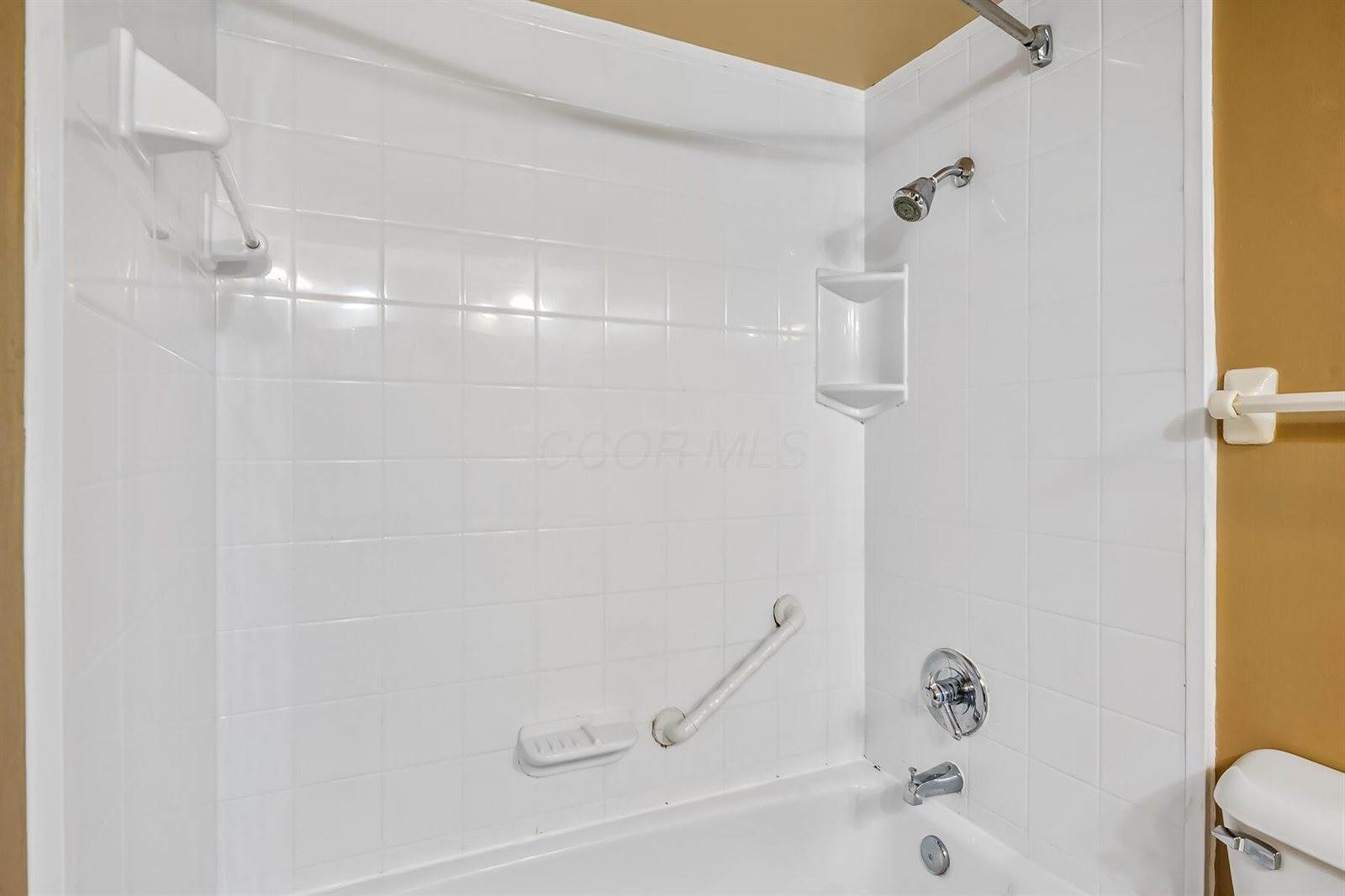 32 Coventry Road, Delaware, OH 43015