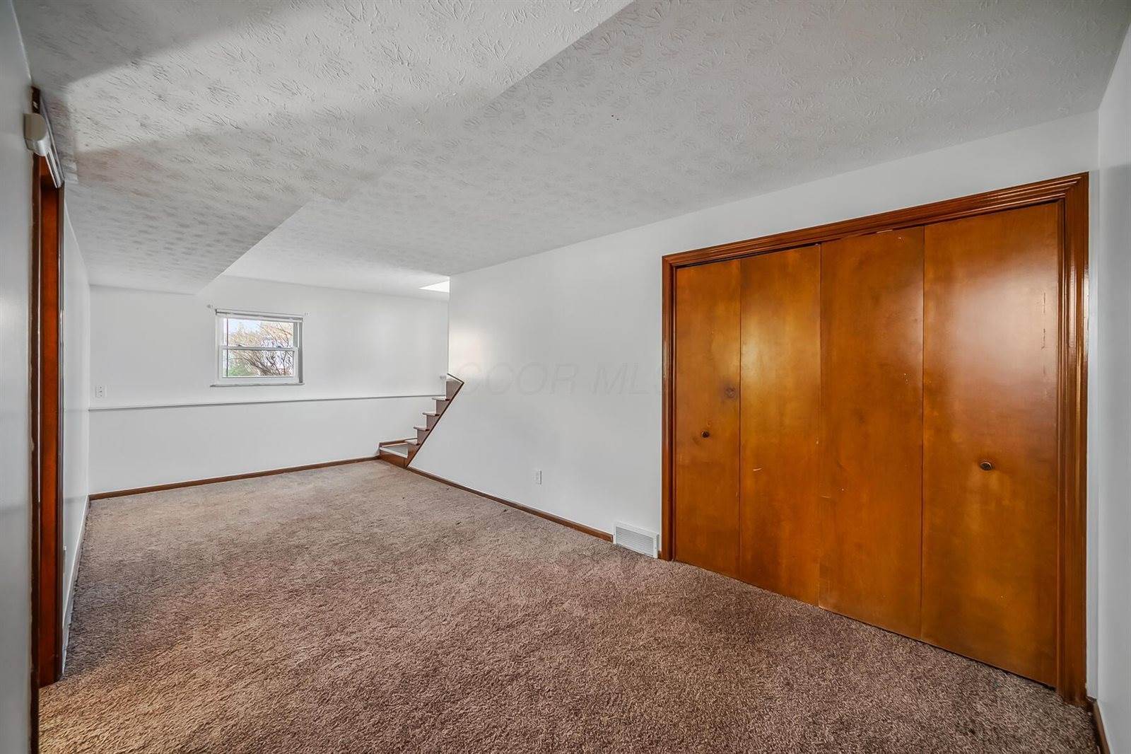 32 Coventry Road, Delaware, OH 43015
