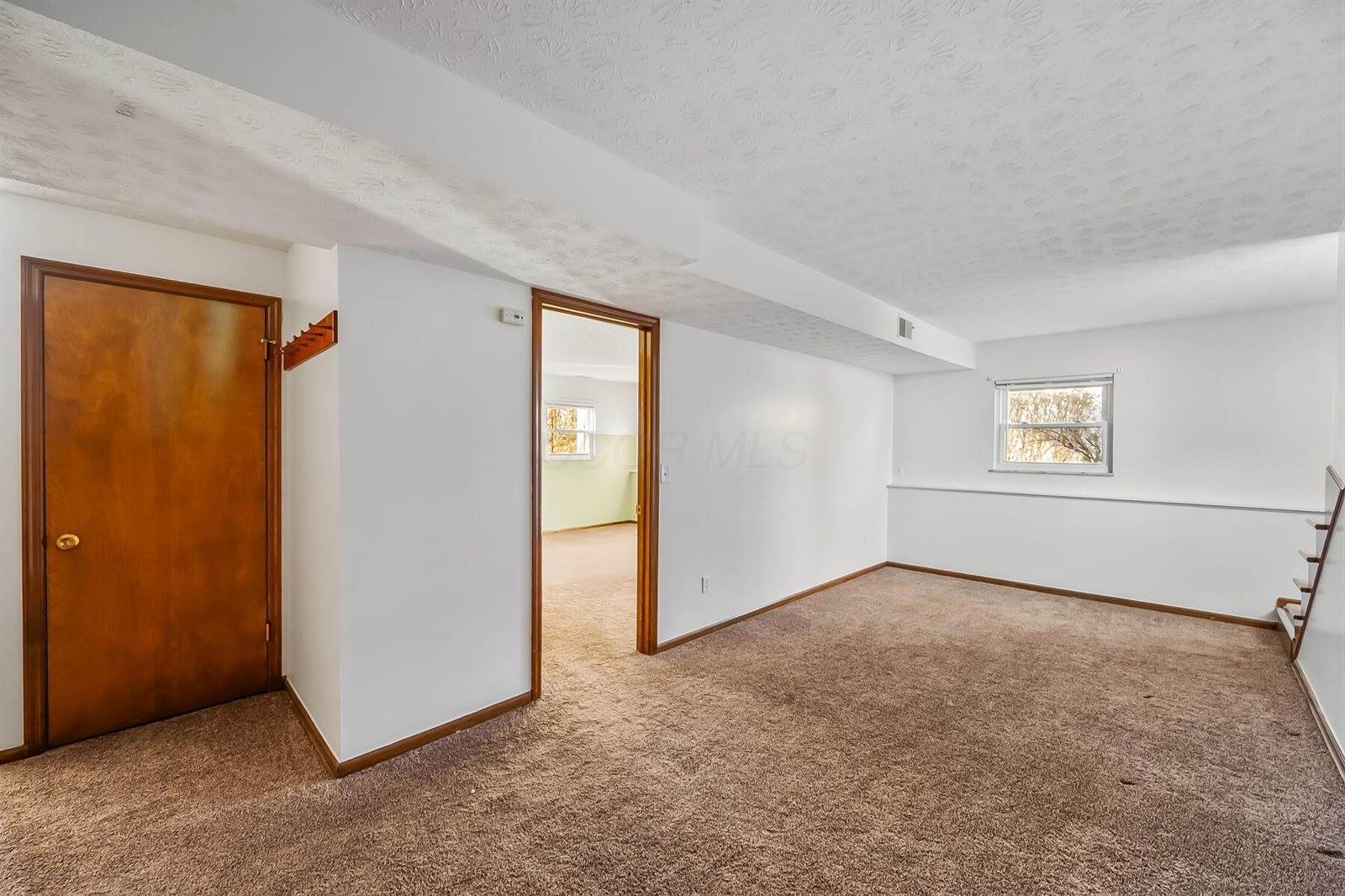 32 Coventry Road, Delaware, OH 43015