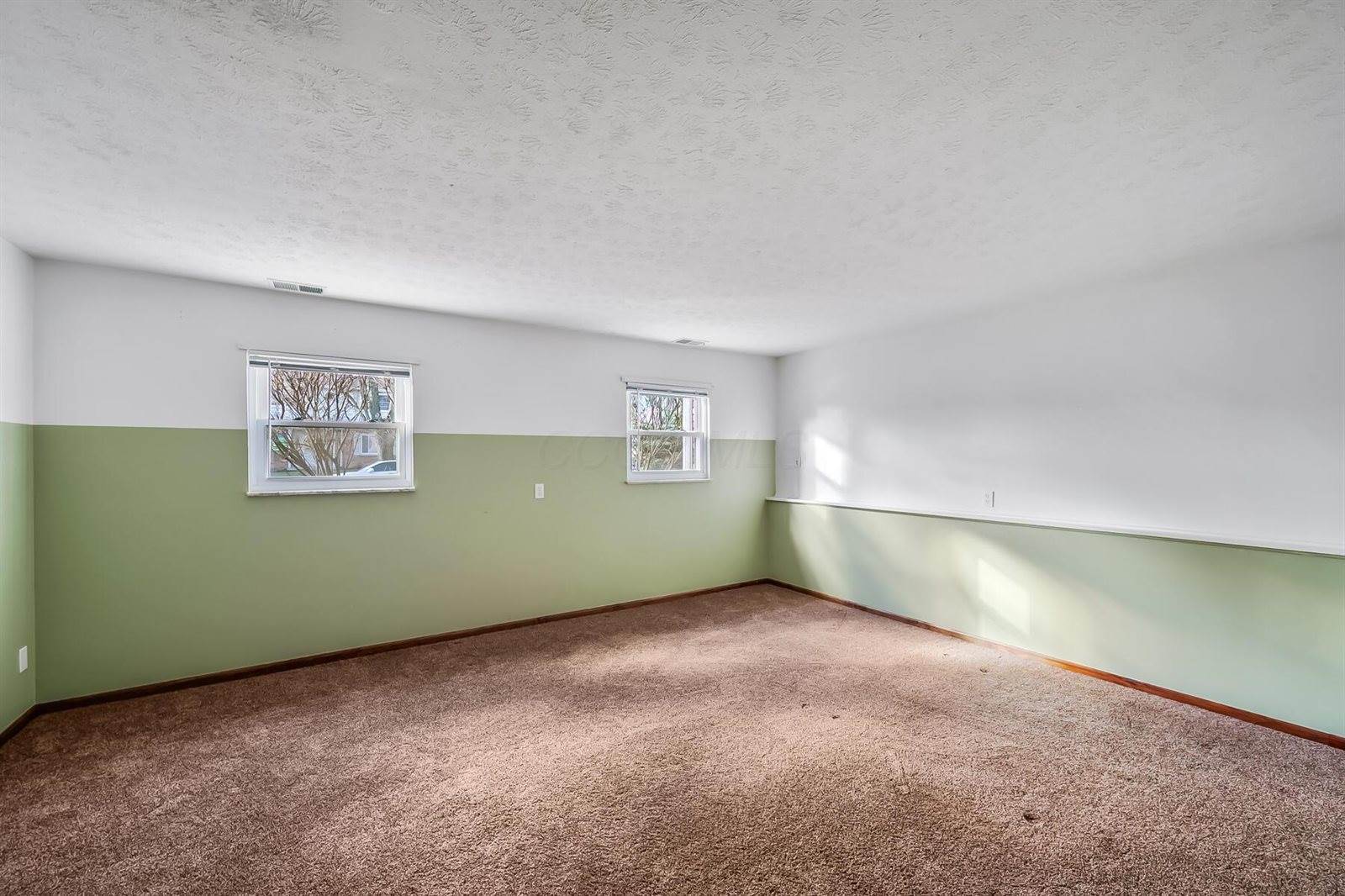 32 Coventry Road, Delaware, OH 43015