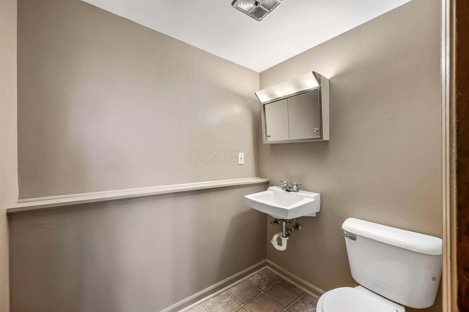 32 Coventry Road, Delaware, OH 43015
