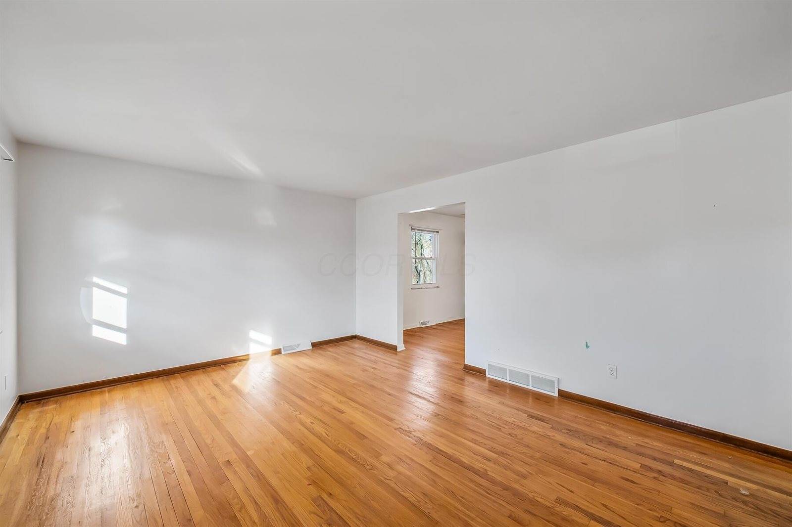 32 Coventry Road, Delaware, OH 43015