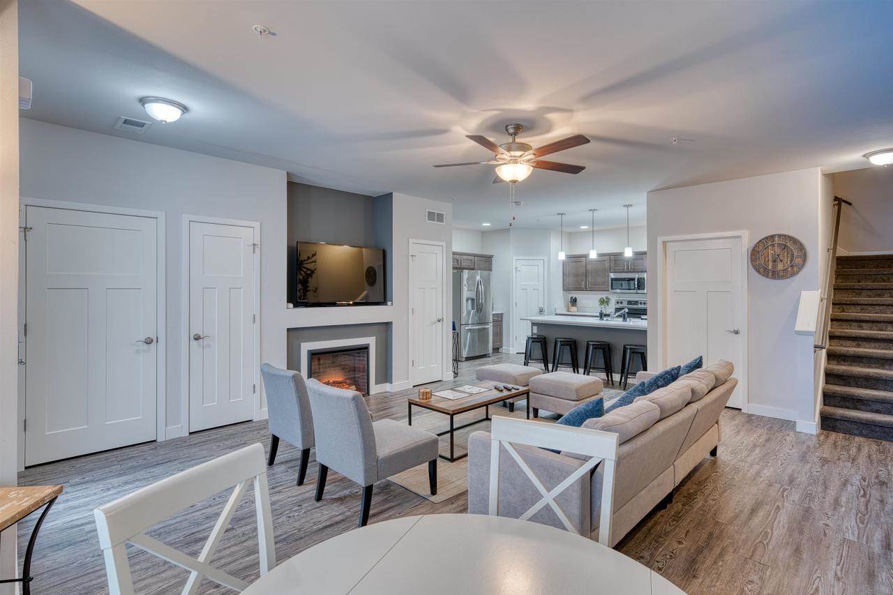 1945 N Windsor Avenue, Cottage Grove, WI 53527