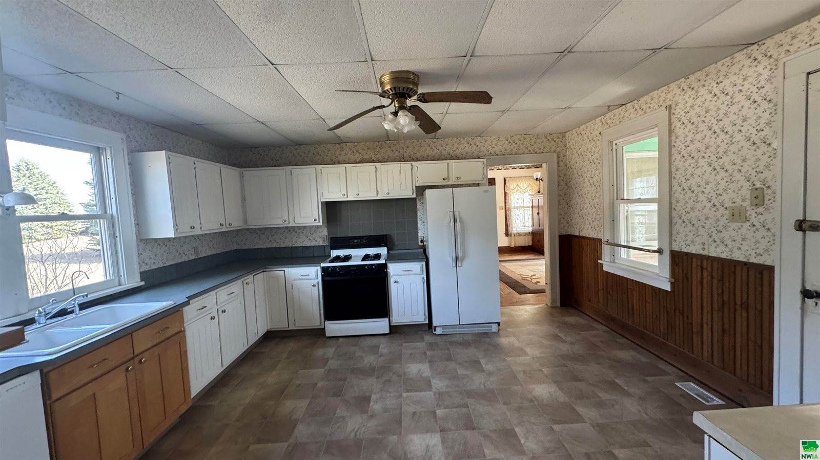 1661 Hancock Ave, Moville, IA 51039