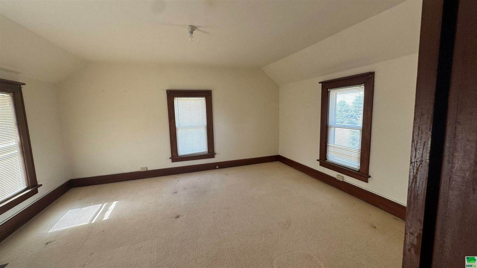 1661 Hancock Ave, Moville, IA 51039