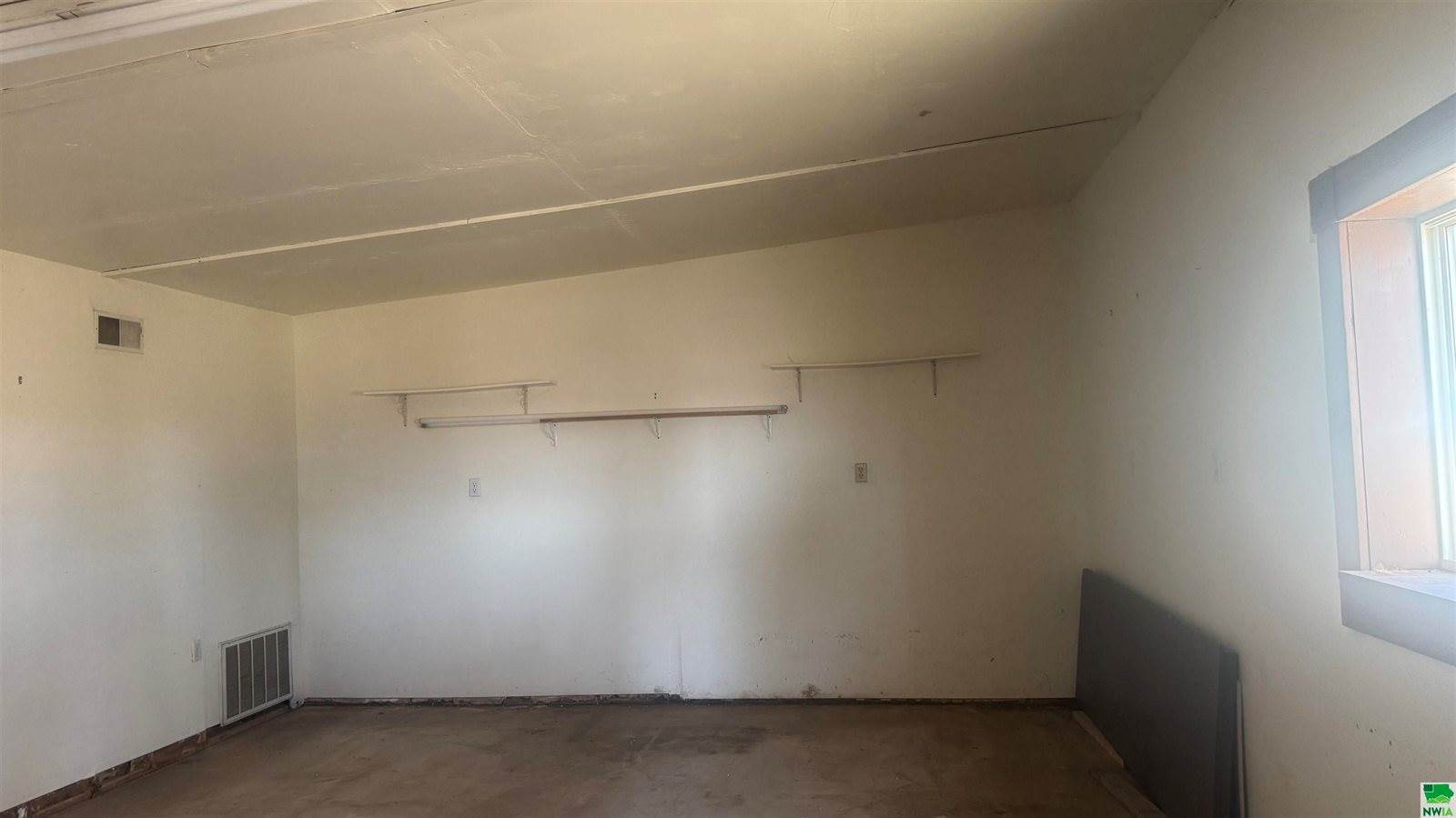 1661 Hancock Ave, Moville, IA 51039