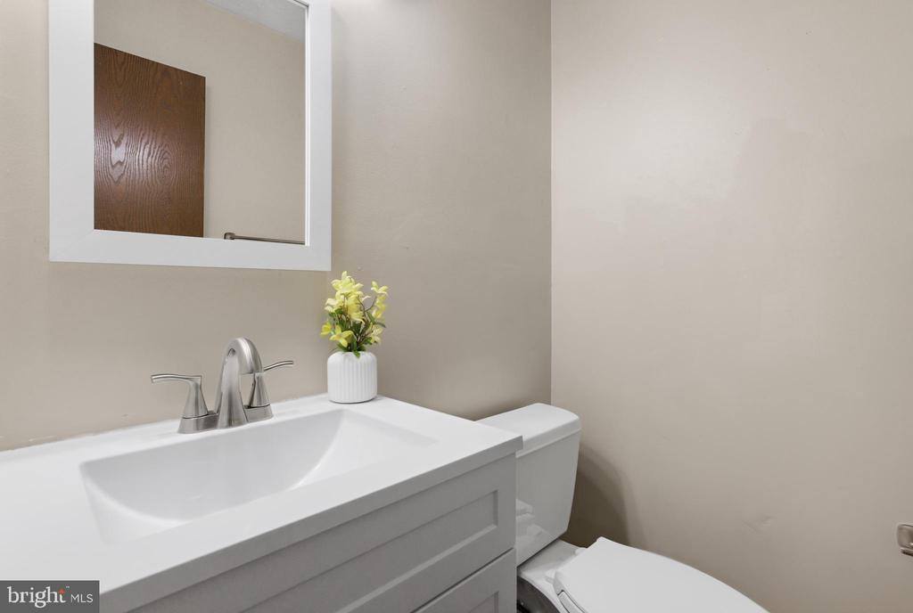 228 Carroll Drive, Stephens City, VA 22655