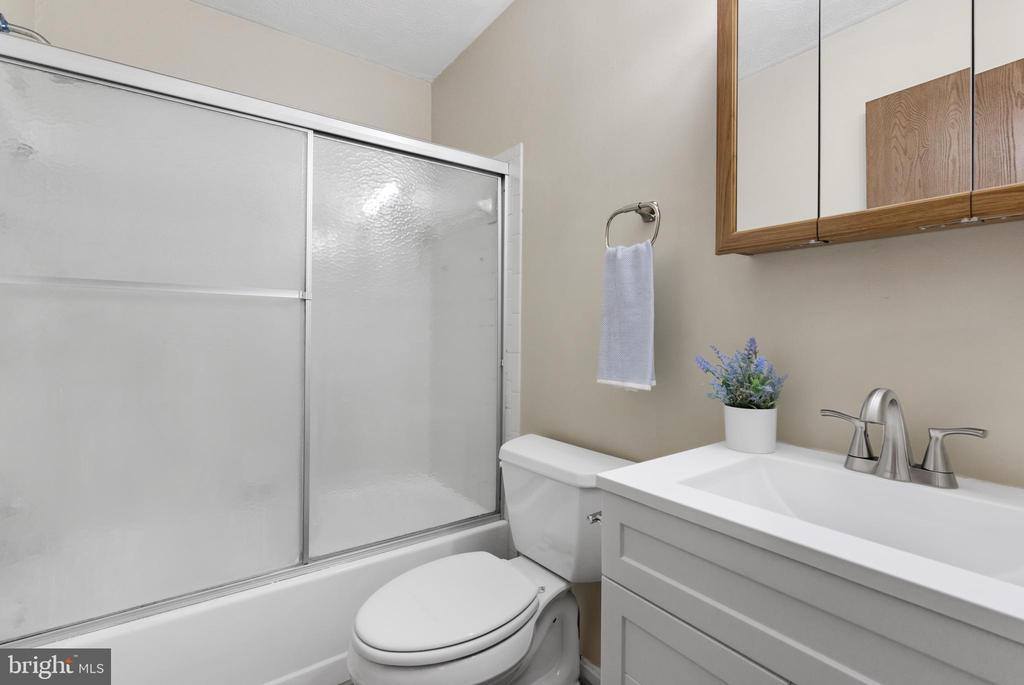 228 Carroll Drive, Stephens City, VA 22655