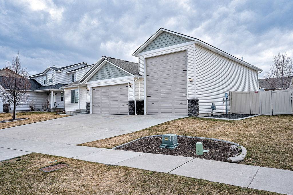 6542 West Harmony St, Rathdrum, ID 83858