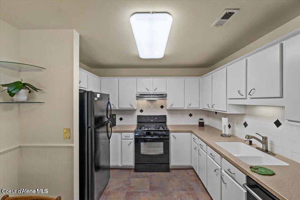 415 East Knotty Pine Ln, Coeur d'Alene, ID 83815