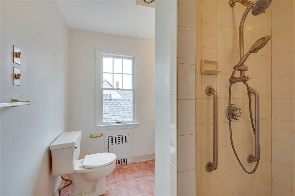 49 Monroe St E, Norwood, MA 02062