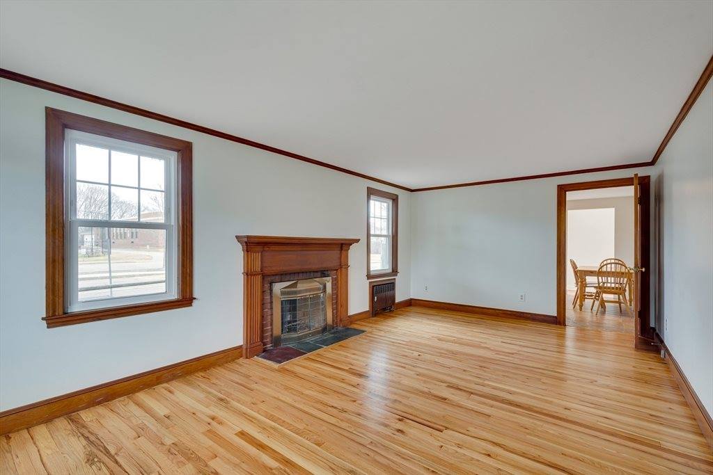 49 Monroe St E, Norwood, MA 02062