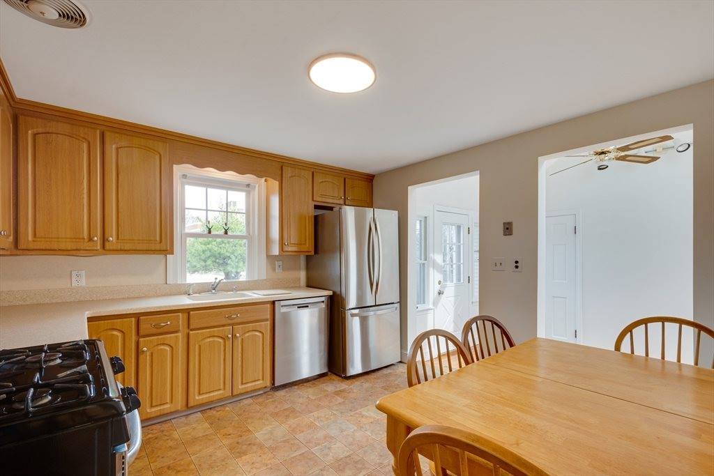 49 Monroe St E, Norwood, MA 02062