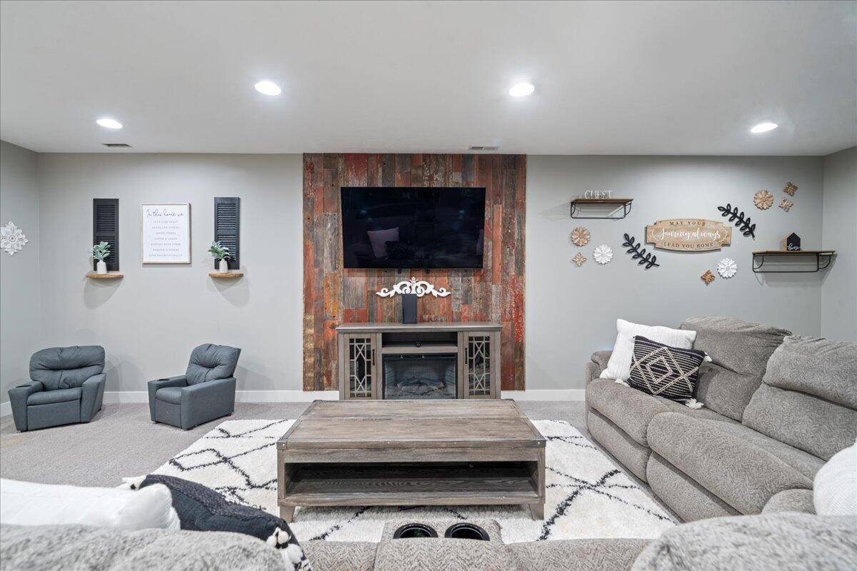 18325 Jaylen Drive, Council Bluffs, IA 51503