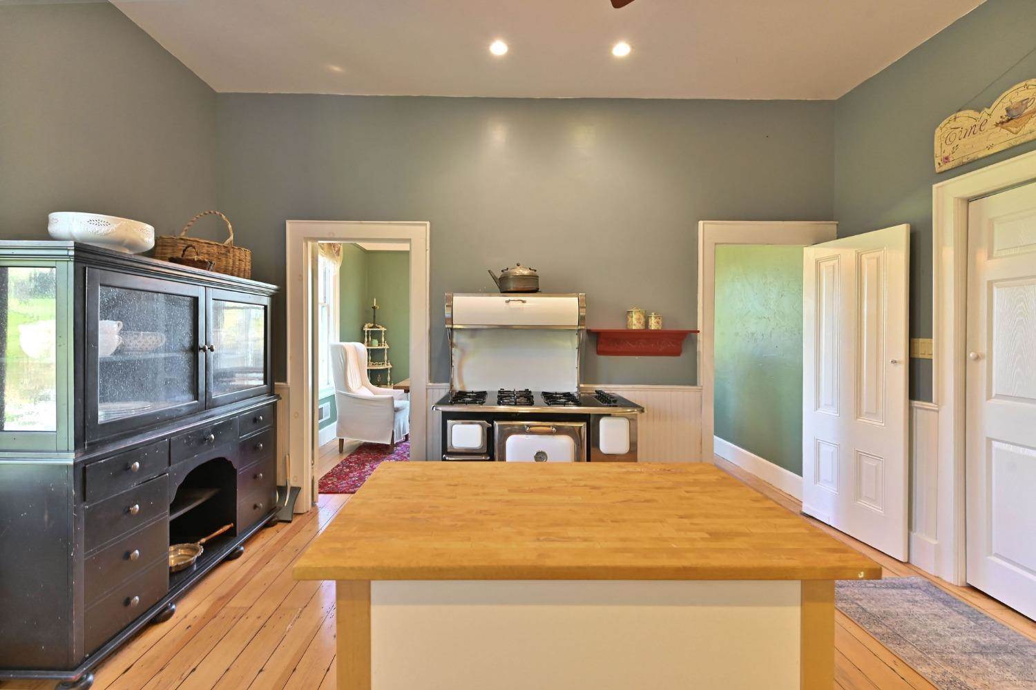 668 Mark Twain, Angels Camp, CA 95222