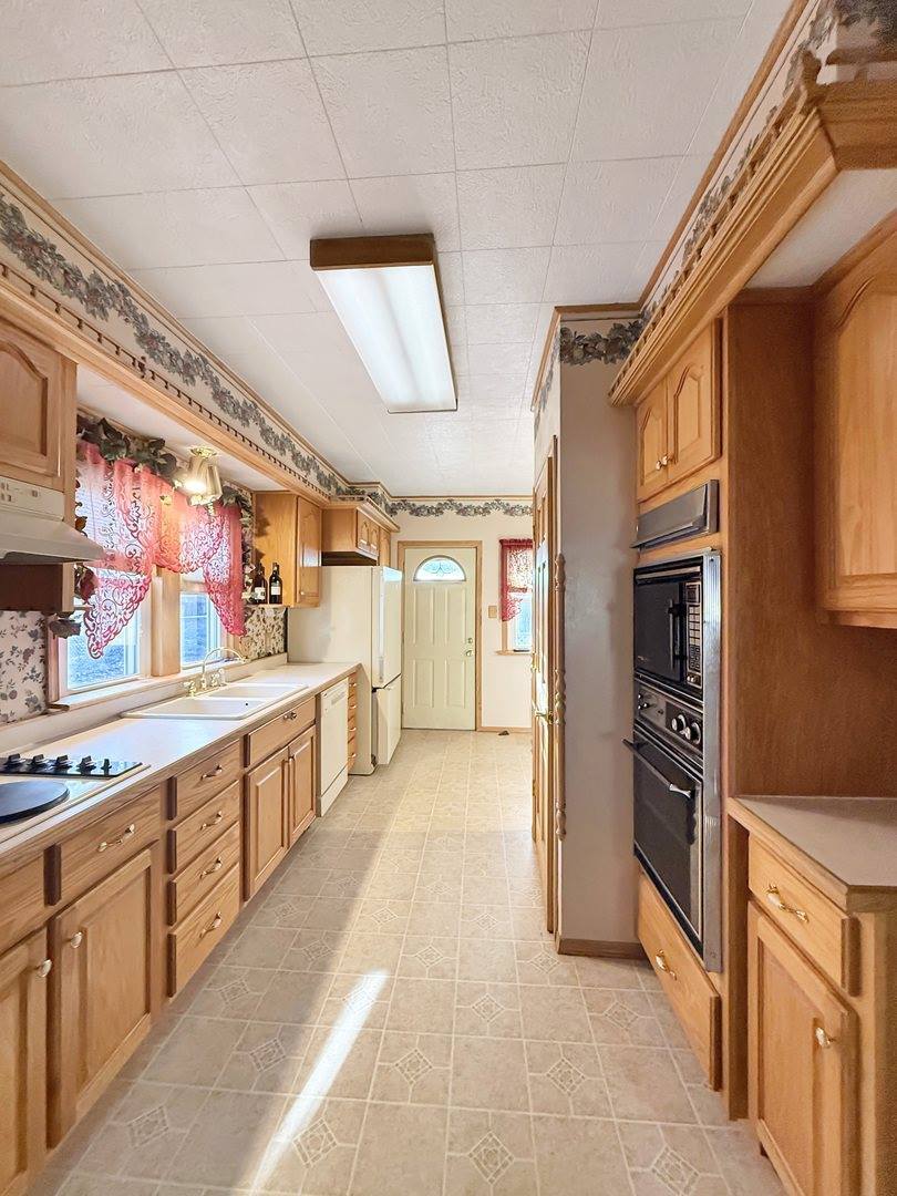52 North Mernitz Avenue, Freeport, IL 61032