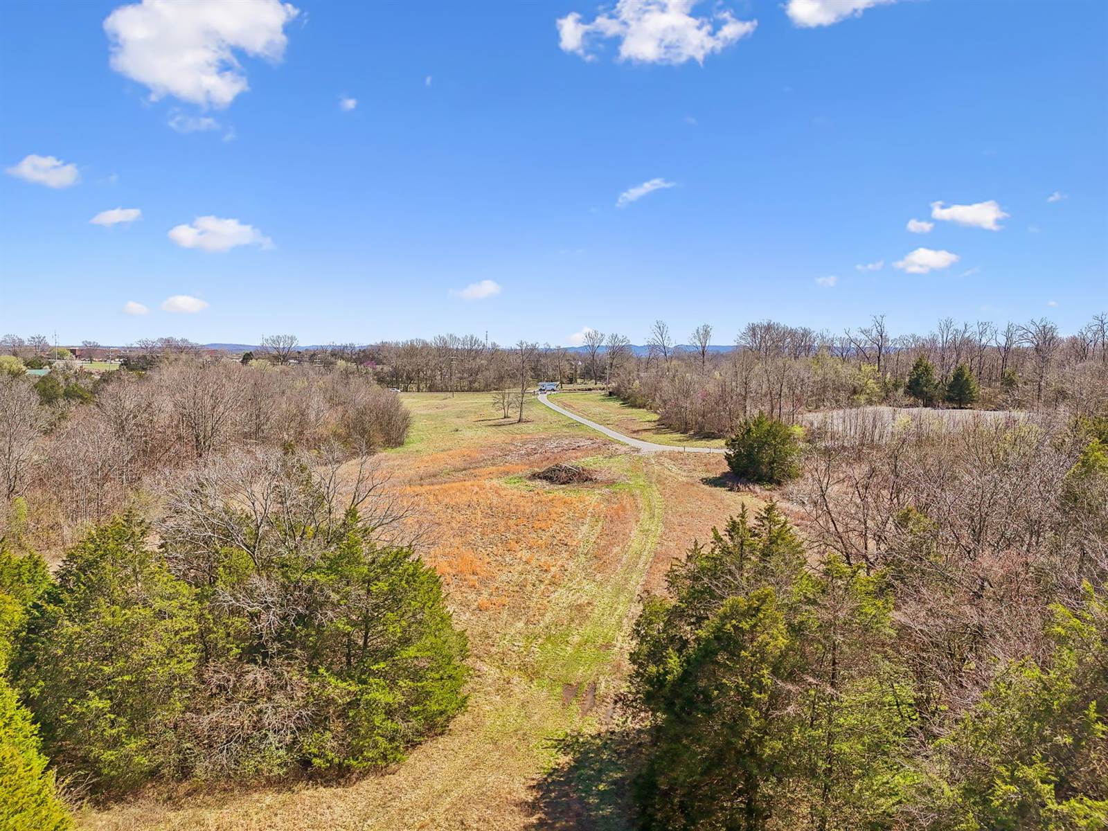 1233 W Ellington Pkwy, Lewisburg, TN 37091
