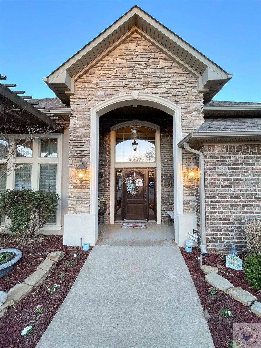 2118 Southcrest Dr, Texarkana, AR 71854