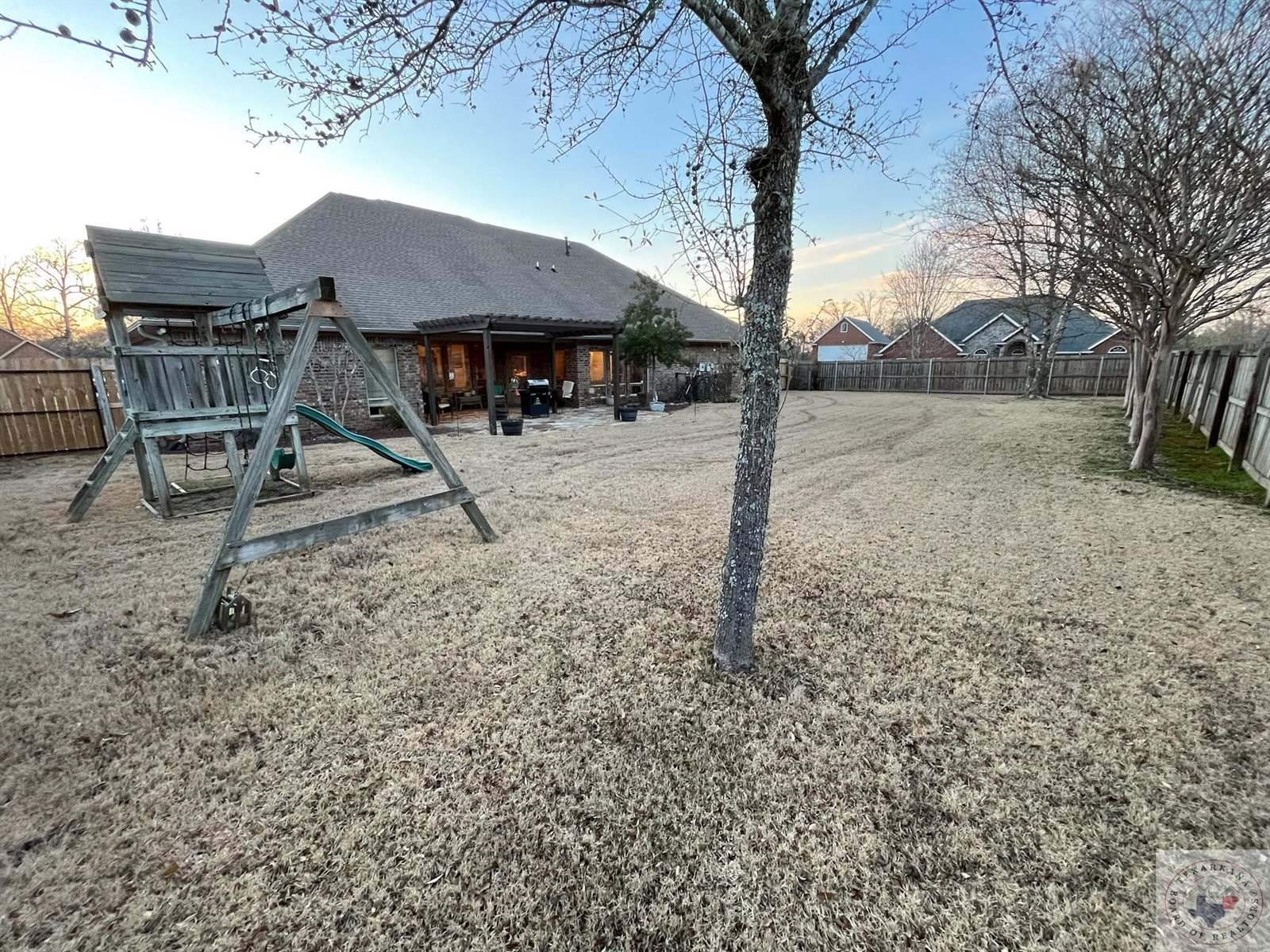 2118 Southcrest Dr, Texarkana, AR 71854