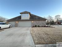2118 Southcrest Dr, Texarkana, AR 71854