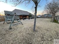 2118 Southcrest Dr, Texarkana, AR 71854