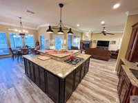 2118 Southcrest Dr, Texarkana, AR 71854