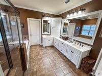 2118 Southcrest Dr, Texarkana, AR 71854