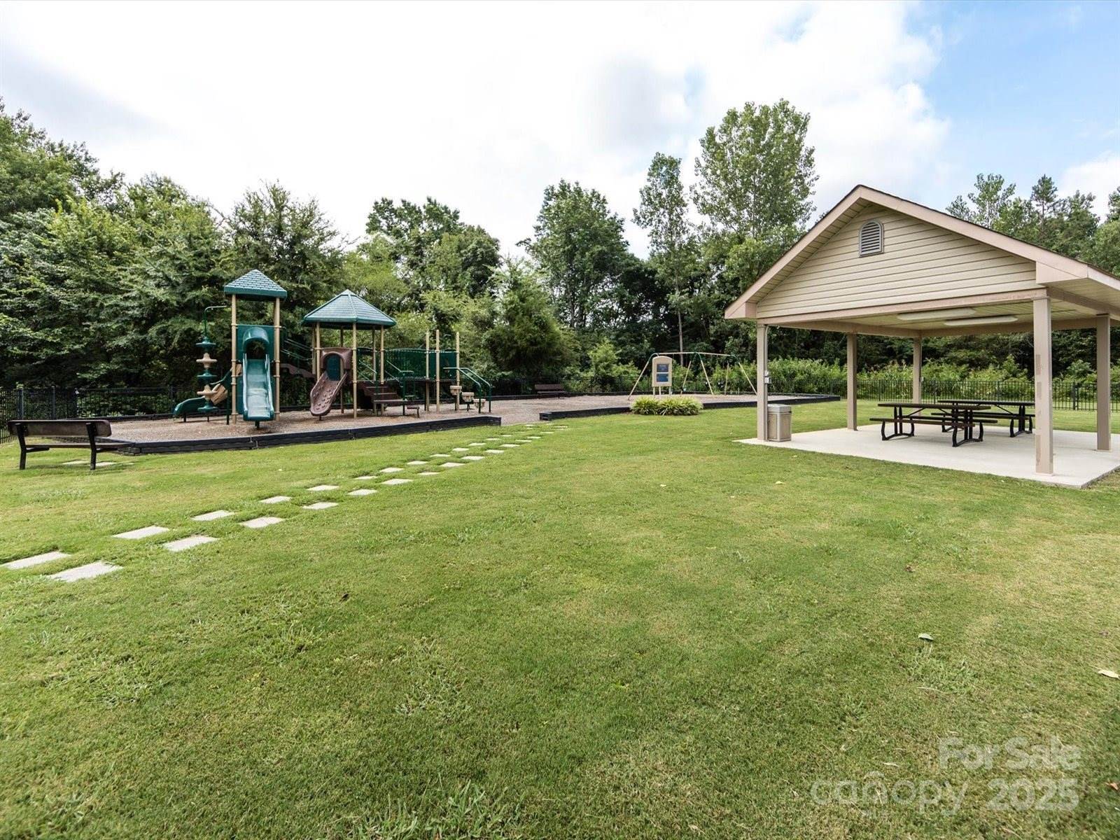 5501 Two Iron Drive, Matthews, NC 28104