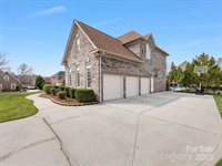 5501 Two Iron Drive, Matthews, NC 28104