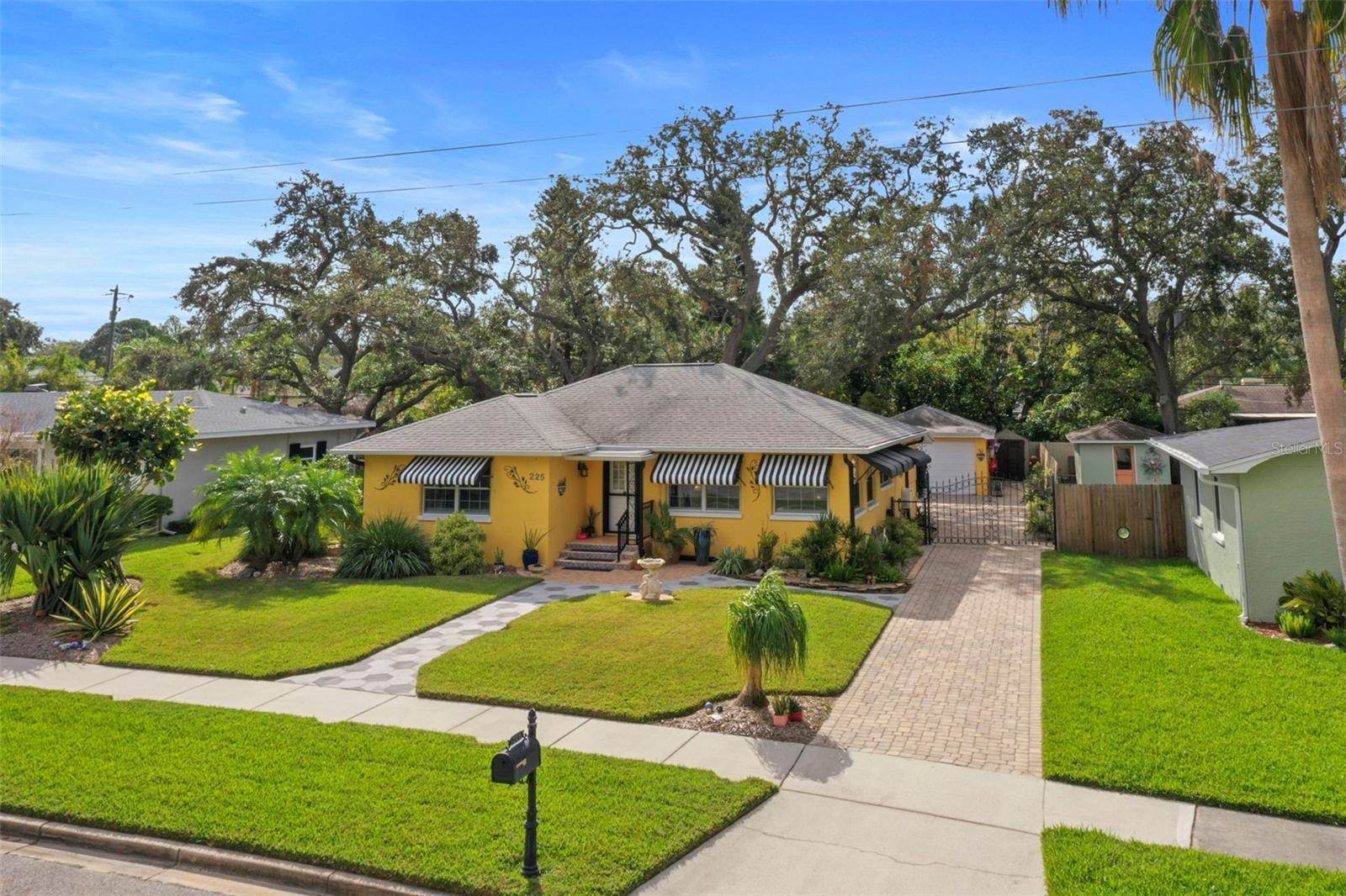 225 Garden Circle South, Dunedin, FL 34698