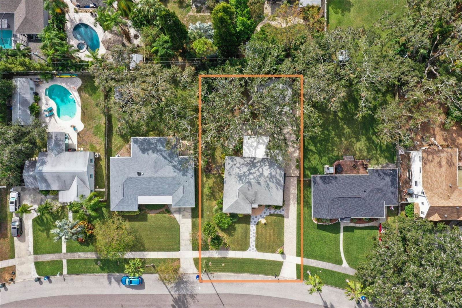 225 Garden Circle South, Dunedin, FL 34698