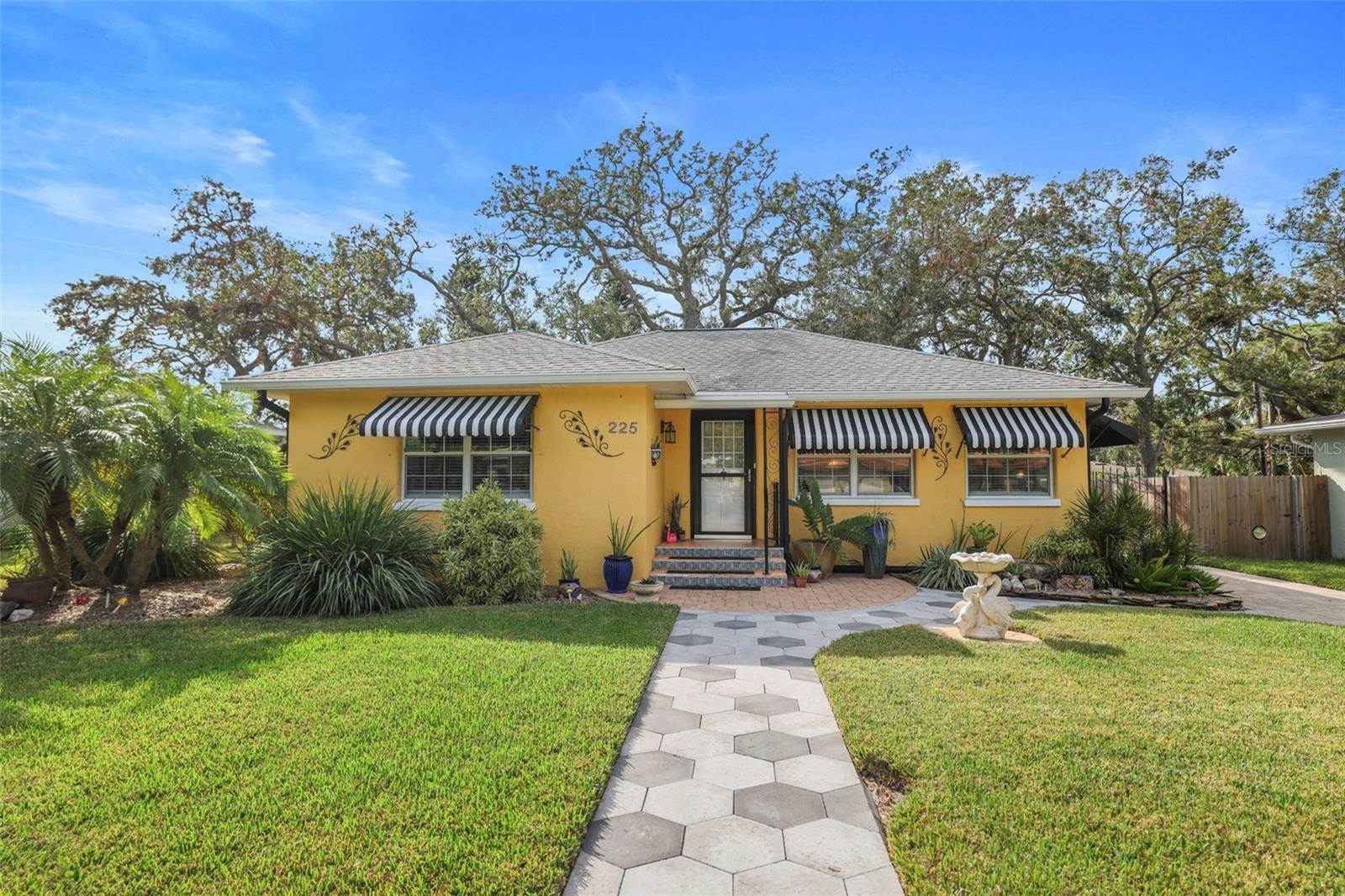 225 Garden Circle South, Dunedin, FL 34698