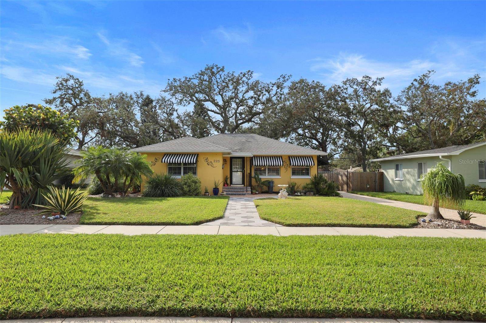 225 Garden Circle South, Dunedin, FL 34698