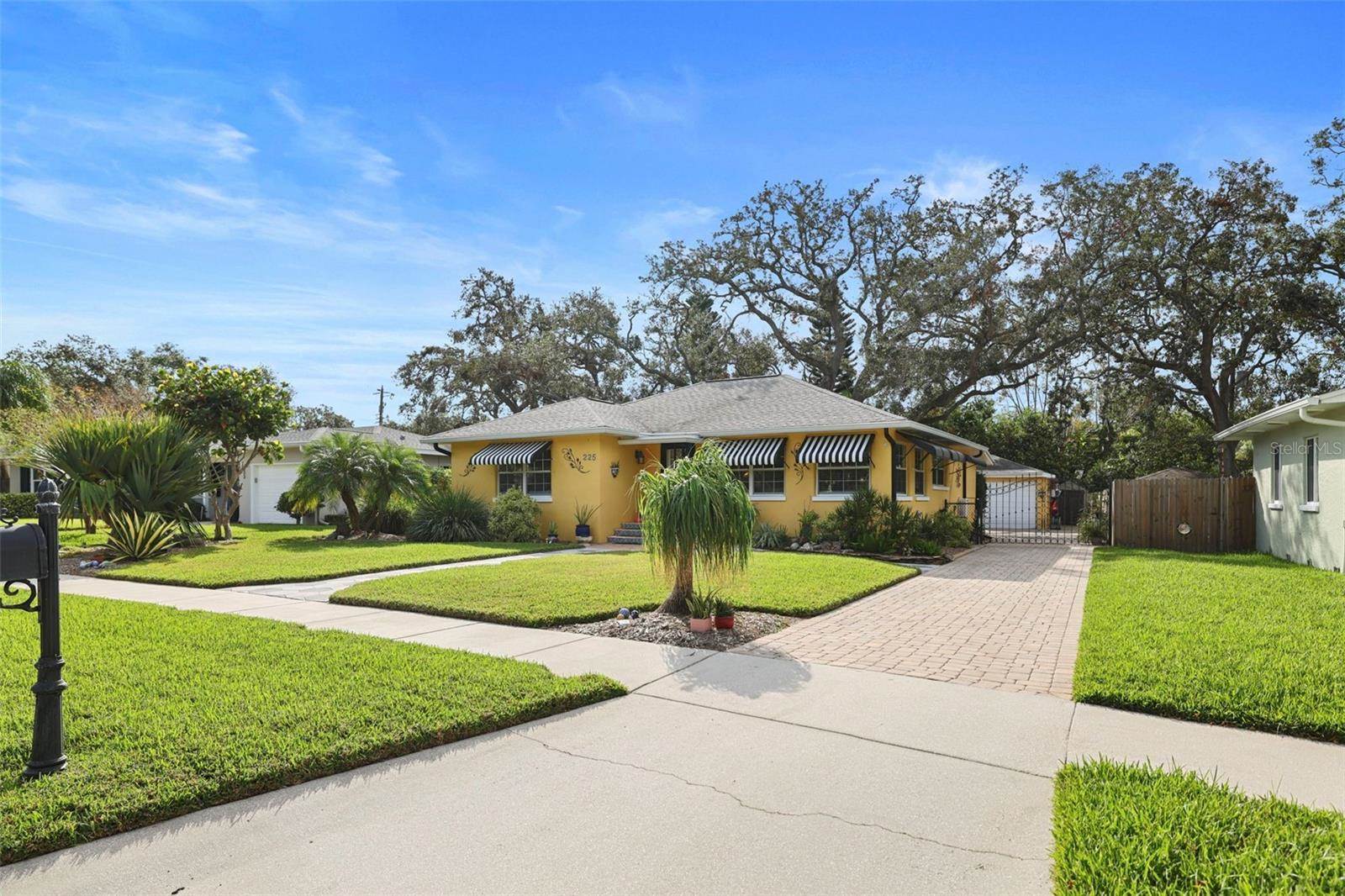 225 Garden Circle South, Dunedin, FL 34698
