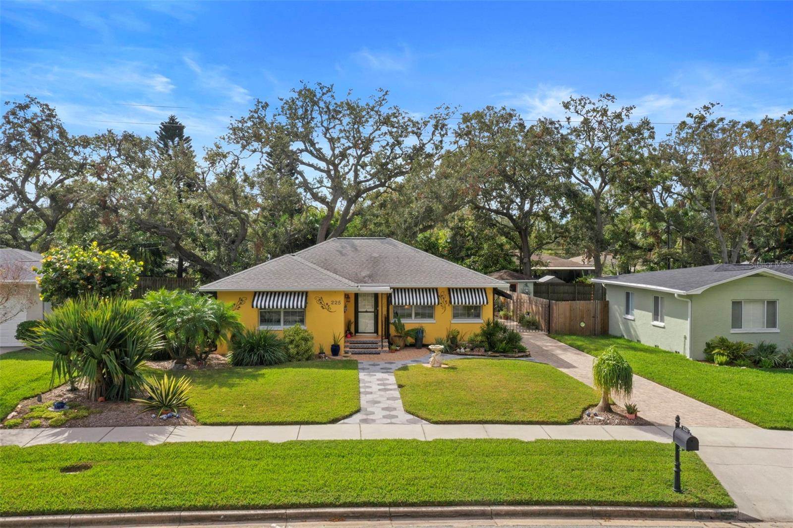 225 Garden Circle South, Dunedin, FL 34698
